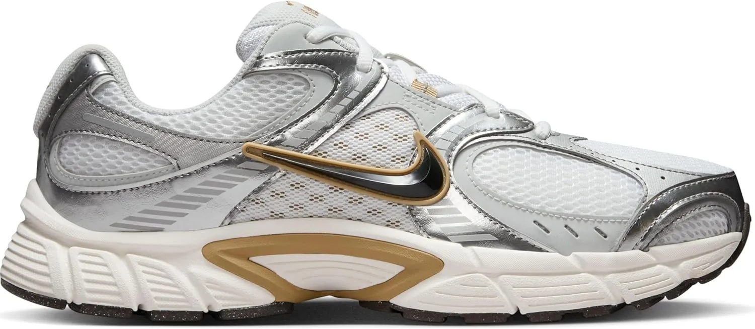 Nike Men's V5 Runner Sneaker