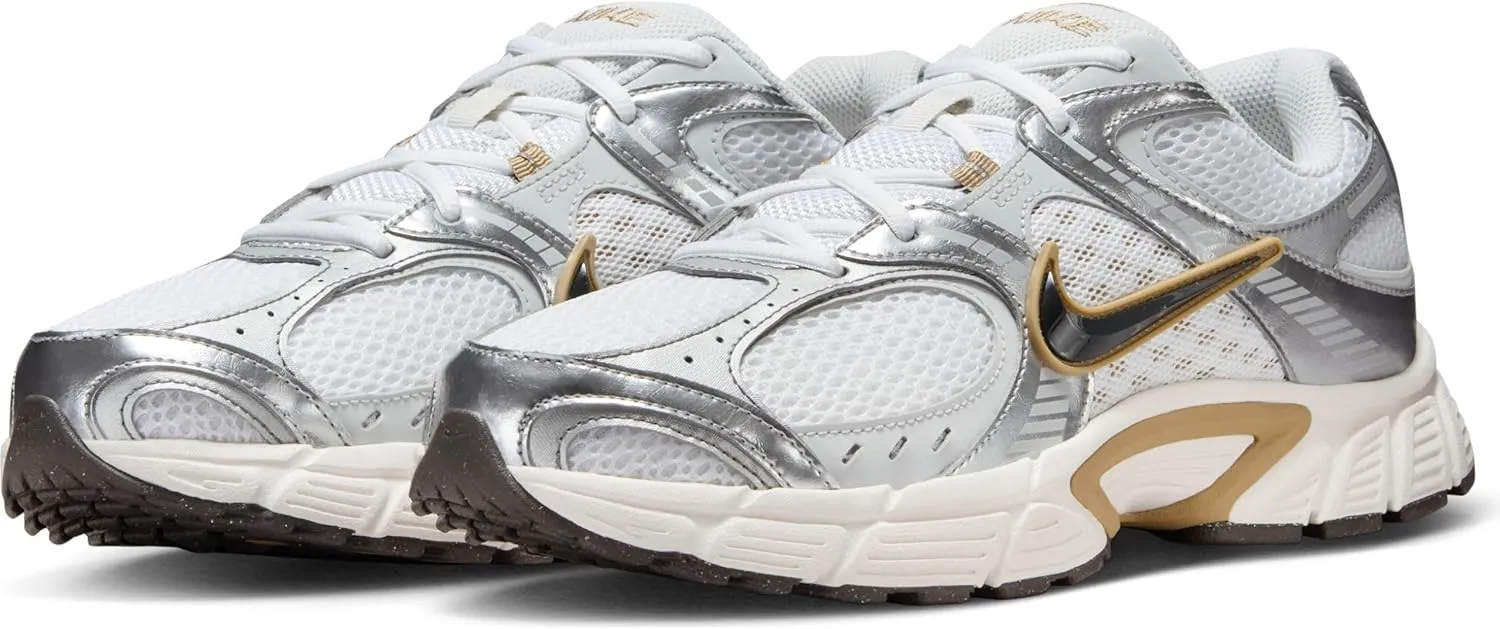 Nike Men's V5 Runner Sneaker