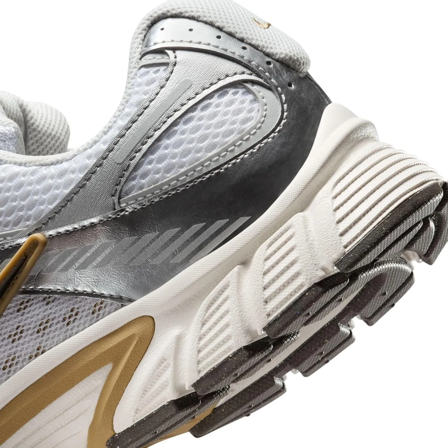 Nike Men's V5 Runner Sneaker