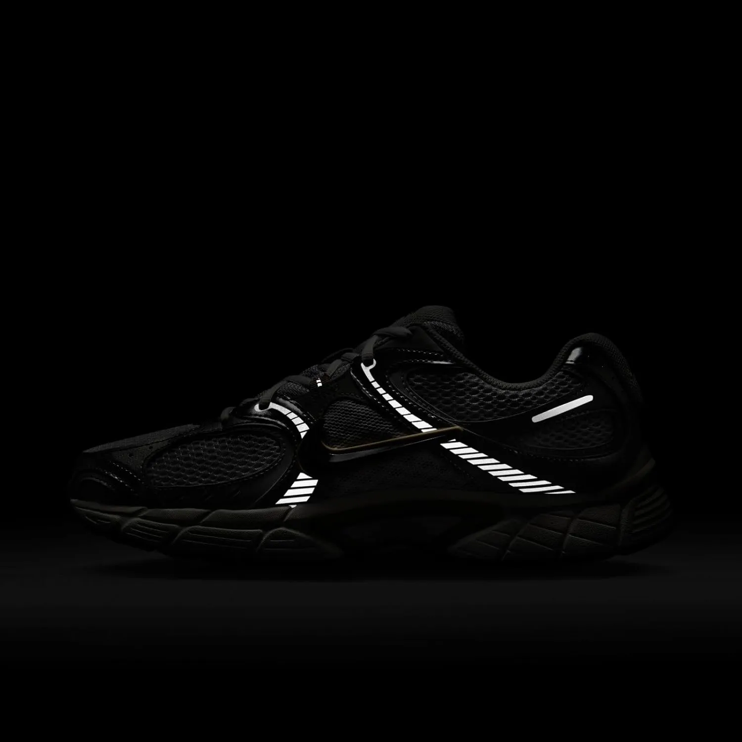 Nike Men's V5 Runner Sneaker