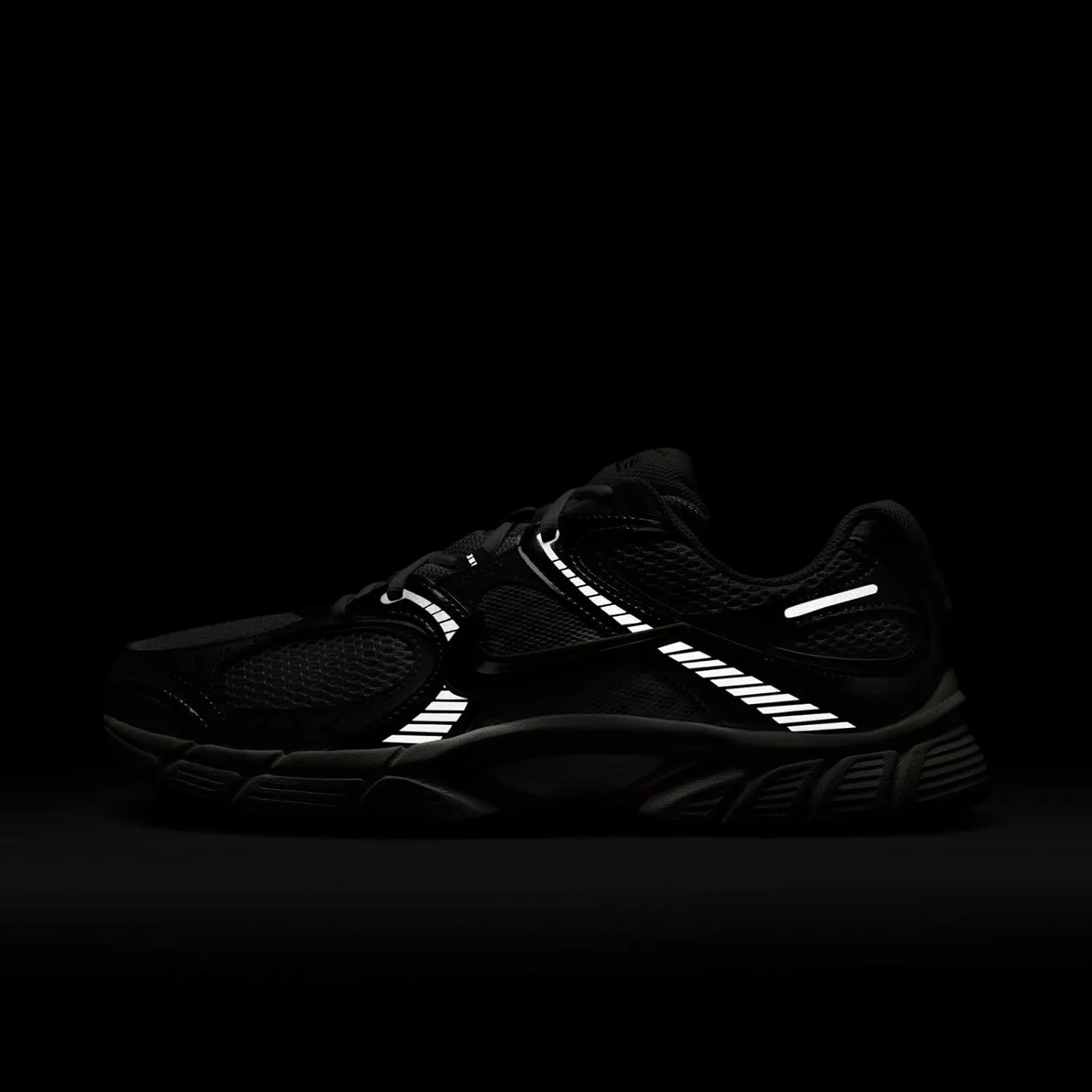 Nike Men's V5 Runner Sneaker